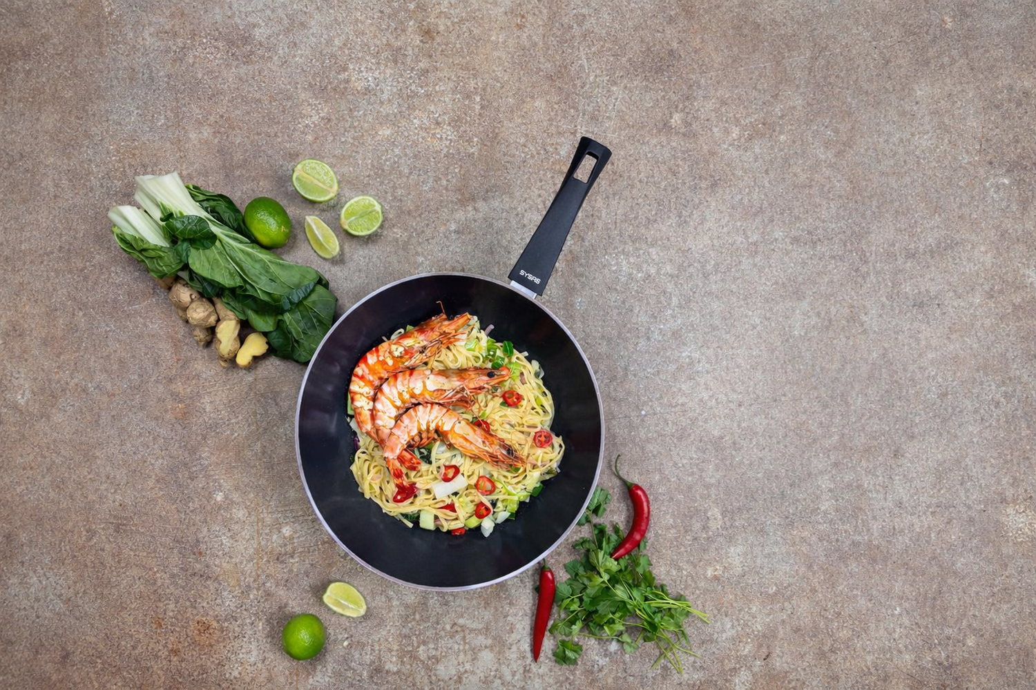 Gezonde mie met garnalen, limoen & chilipepers